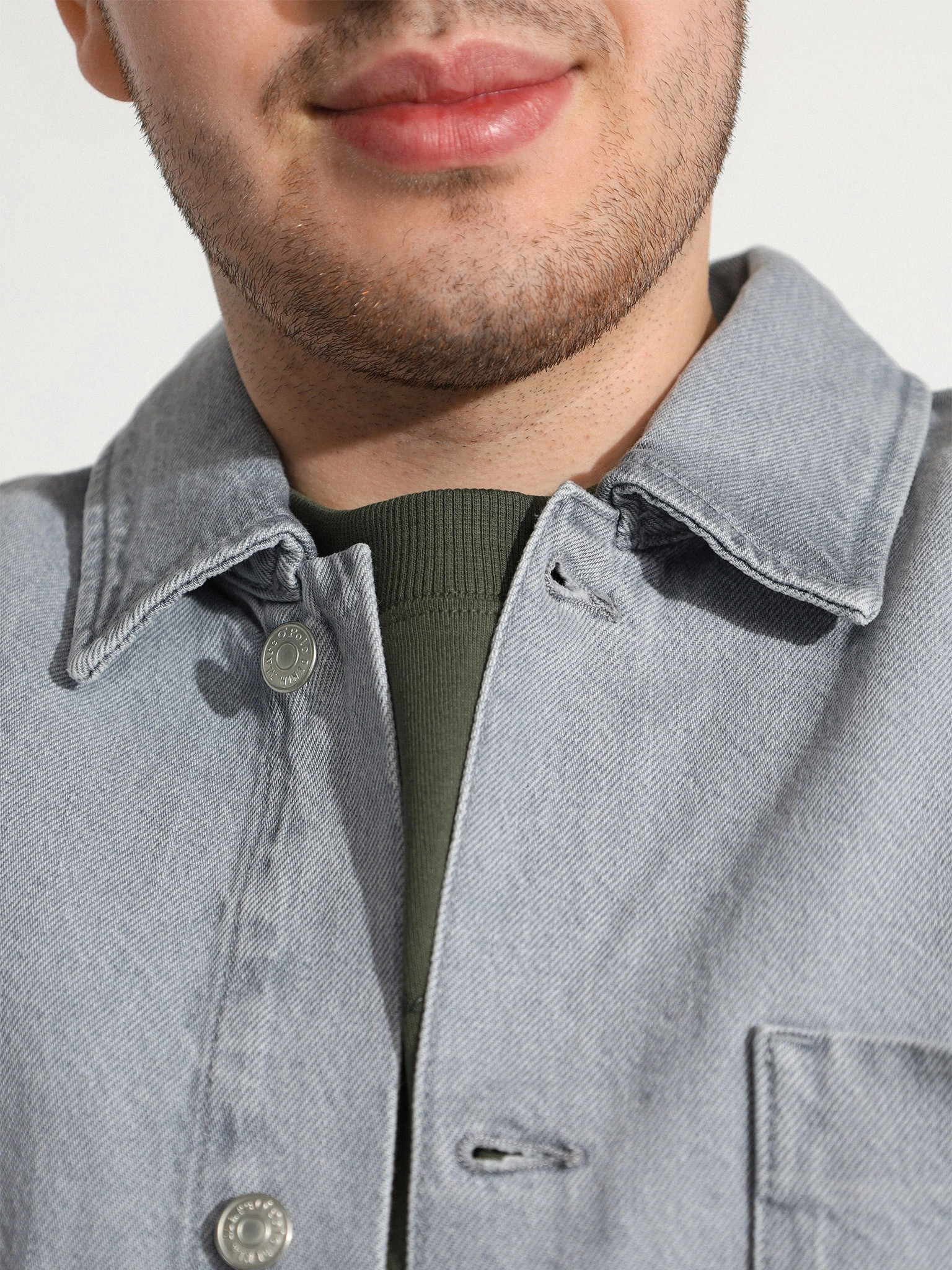 Куртка джинсовая светло-серого цвета из хлопка